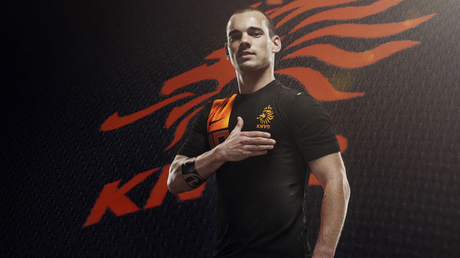 足球解说节目内容创新兼顾年轻人兴趣表达，经典足球解说词